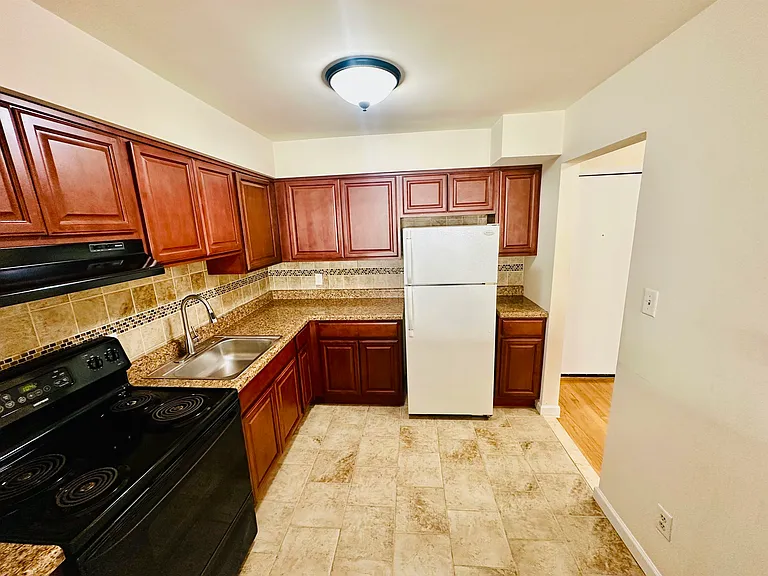 34 E 32nd St #C3 — Photo 7