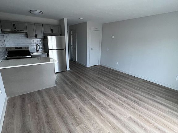 3rd image of 1010 Grand Ave #C3