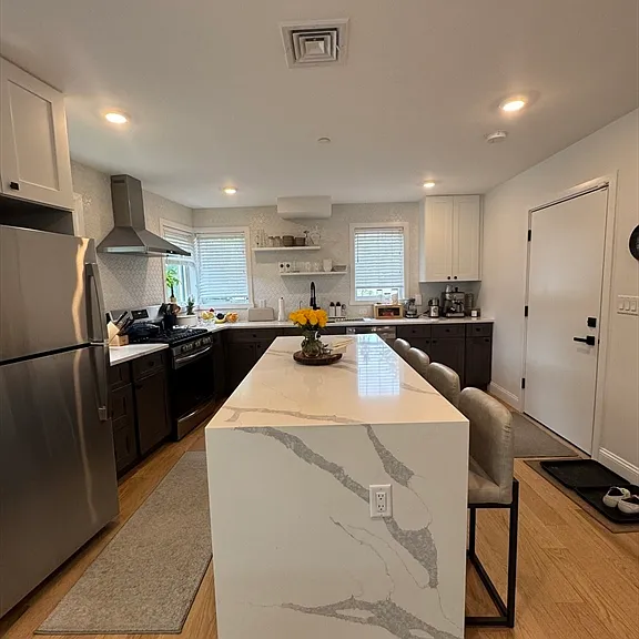 201 Pleasant St #2 — Photo 3