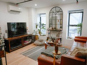 176 Bayard St, Brooklyn, NY