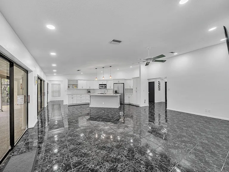 303 NW 105th Ter — Photo 14