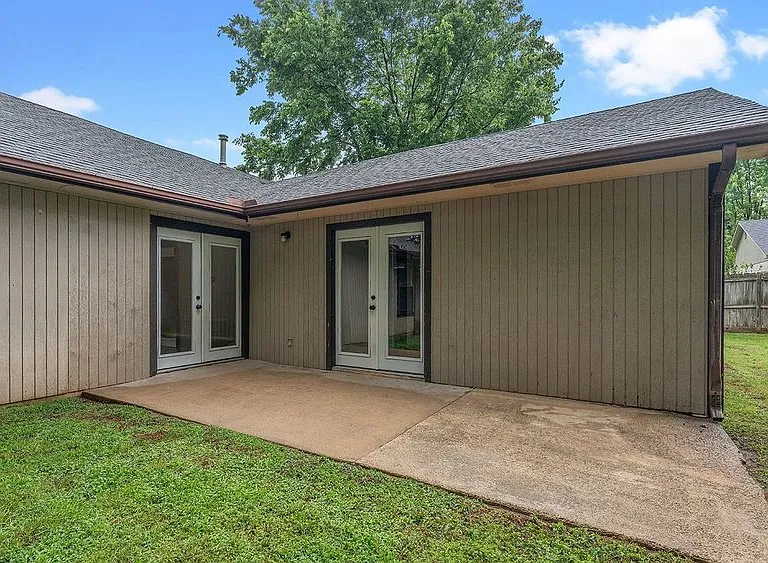 2689 W Mount Comfort Rd — Photo 18