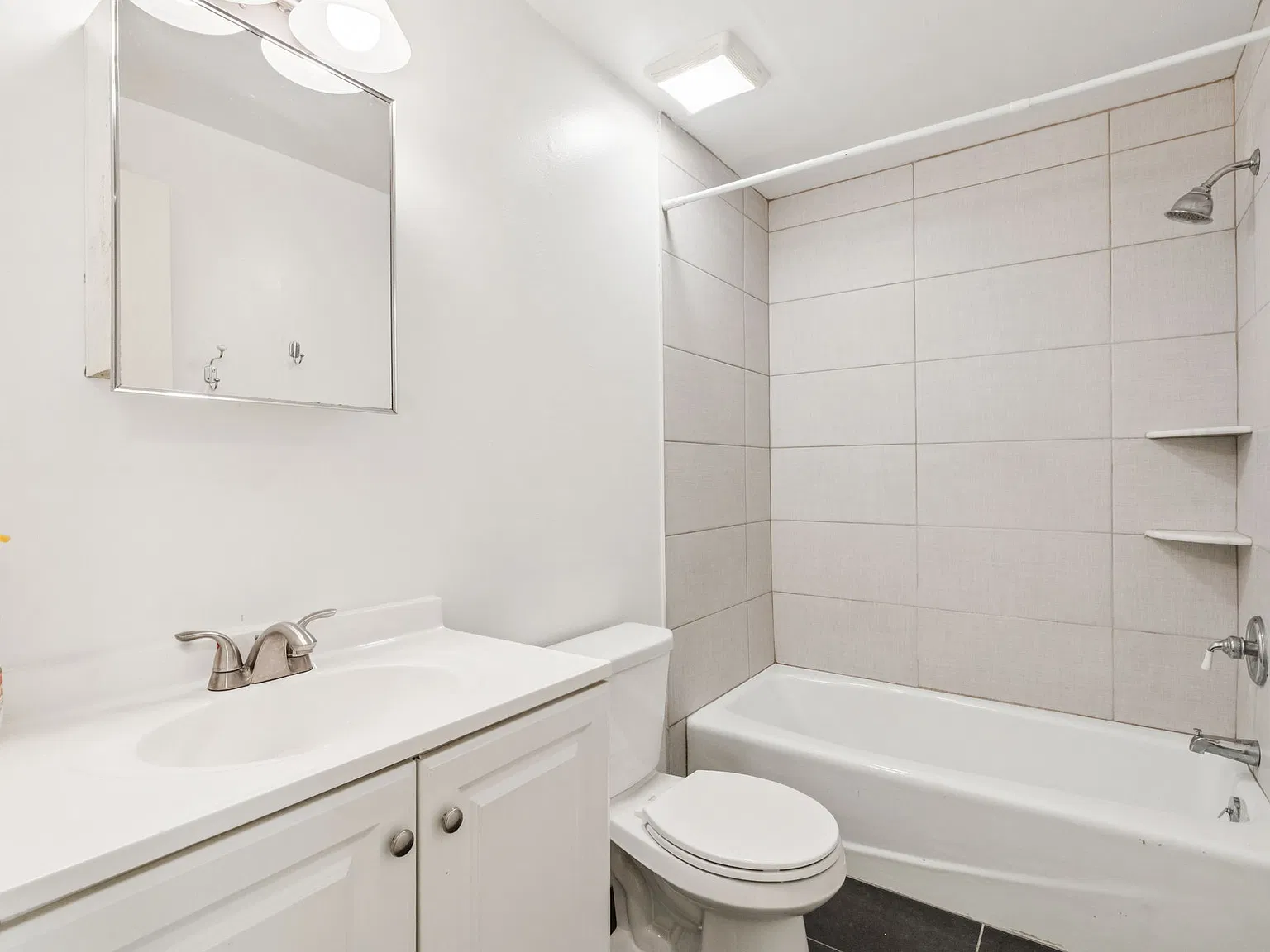 53 E Logan St — Photo 3
