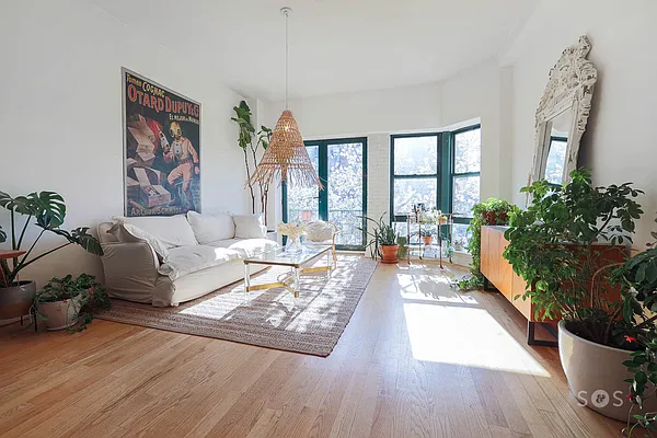 Sold by Brick&Mortar | media 2
