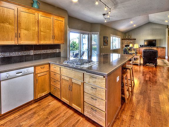 5th image of 10911 64th Ave NW