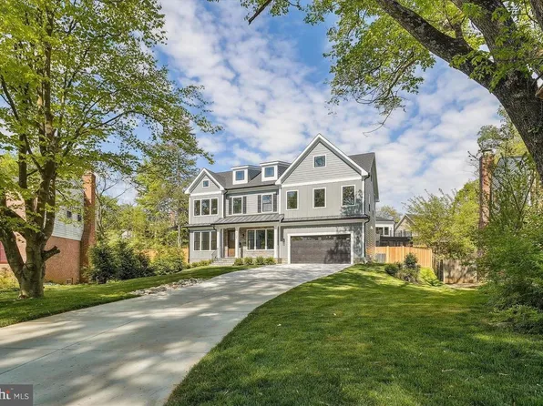 8104 Woodhaven Blvd, Bethesda, MD 20817