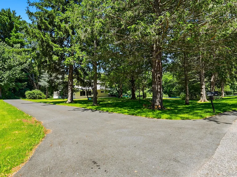 58 Carolan Rd E — Photo 8