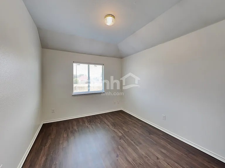 1004 Courtside Dr — Photo 18