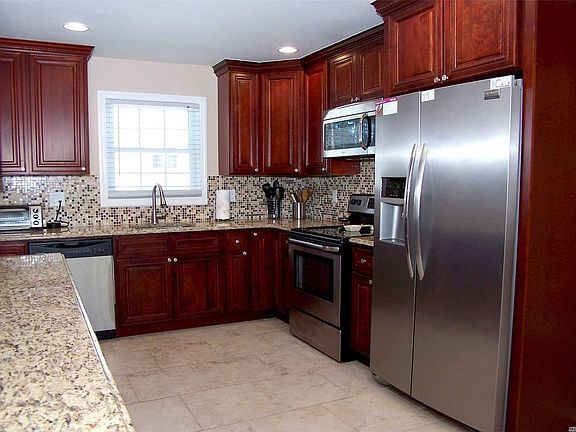 3rd image of 556 Renee Dr