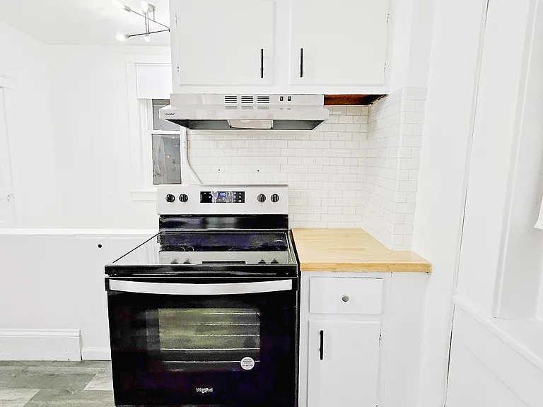 303 E Washington St #5 — Photo 10