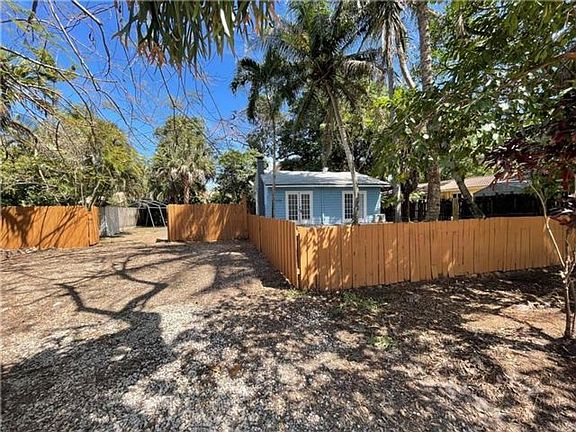 3rd image of 2208 SW 18th Ave