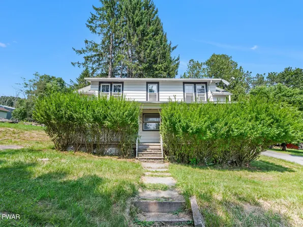 201 Grandview Ave, Hawley, PA 18428