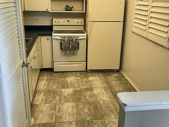 5th image of 1020 De Leon Dr APT 105