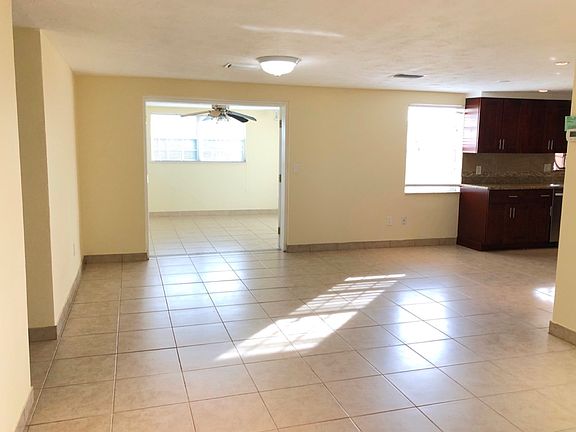 2nd image of 3806 Redwood Dr Unit 5