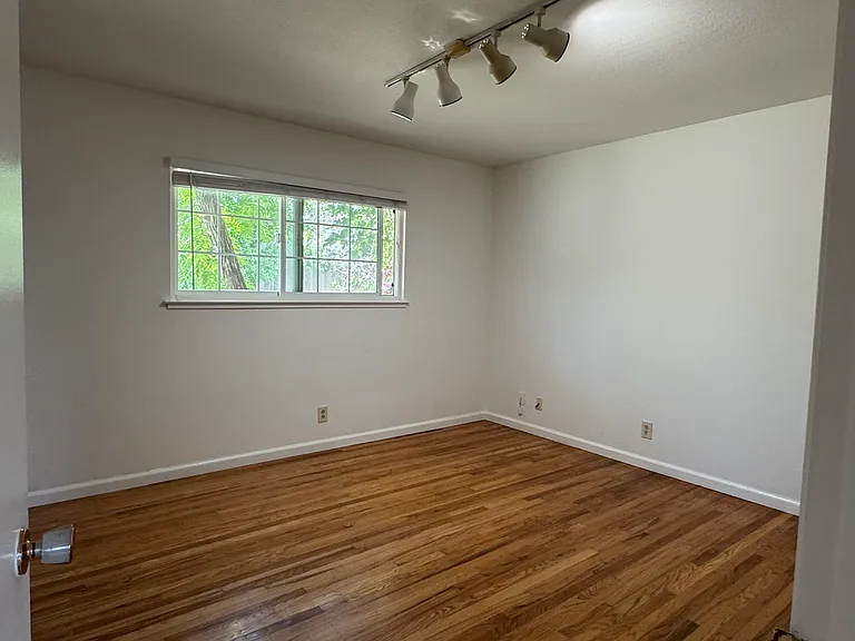 465 Craycroft Dr #1 — Photo 14