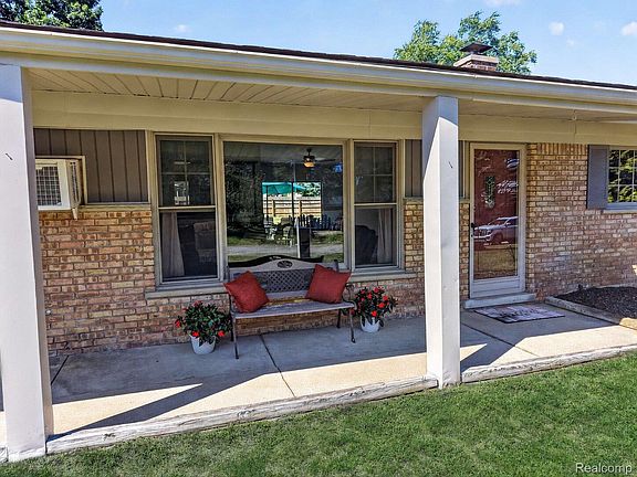 3rd image of 8144 Kenwick Dr