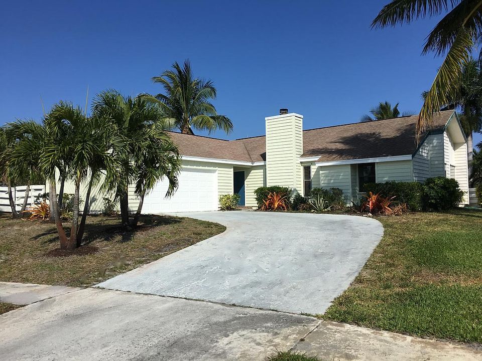 Front yard & 2 car garage