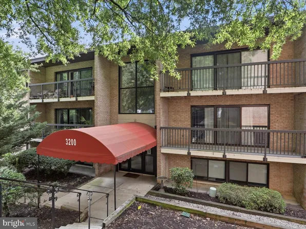 3200 S 28th St APT 202, Alexandria, VA 22302