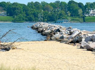 2 Bay Rd, Greenport, NY 11944