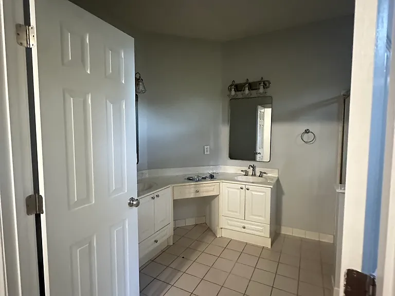 Master bedroom bathroom