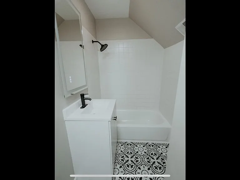 637 S 44th St — Photo 29