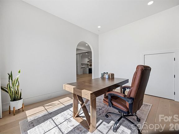 5th image of 3922 Karrington Pl