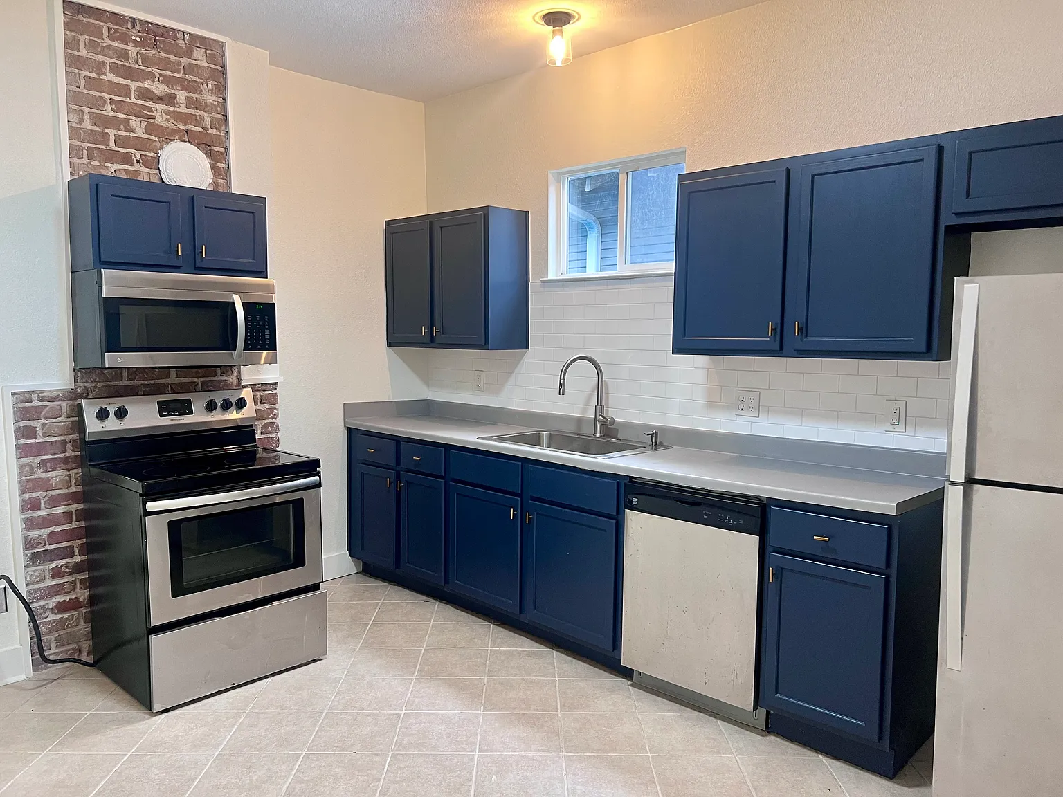 2 bed, 1000 sqft, $1,800 — Photo 4
