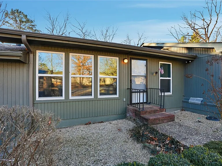 10 Dogwood Dr — Photo 2