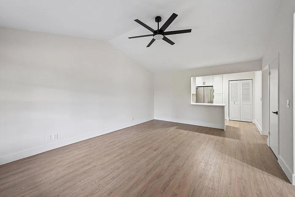 2 bed, 1029 sqft, $2,300 — Photo 2