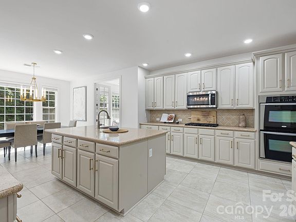 4th image of 11729 Avaly Ln