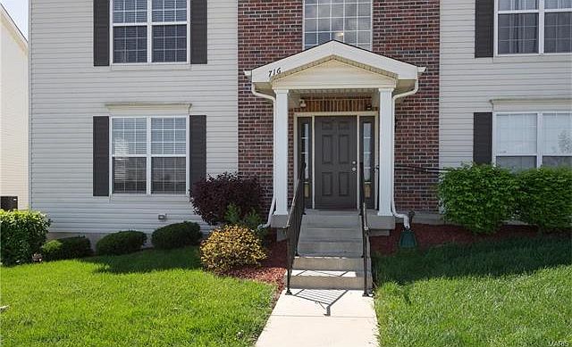 1st image of 716 Harbor Woods Dr