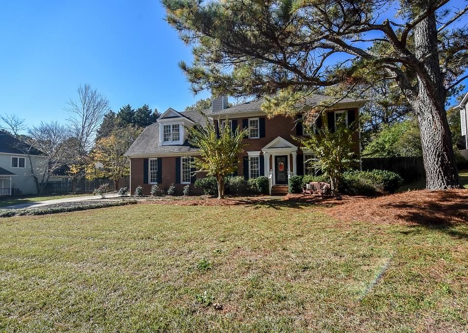 1st image of 2697 Bennington Dr NE