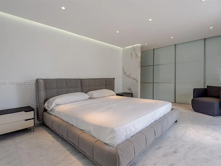 6423 Collins Ave #304 — Photo 7
