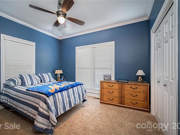 5th image of 4360 Woodsbury Ln