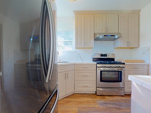 5th image of 6953 Encino Ave
