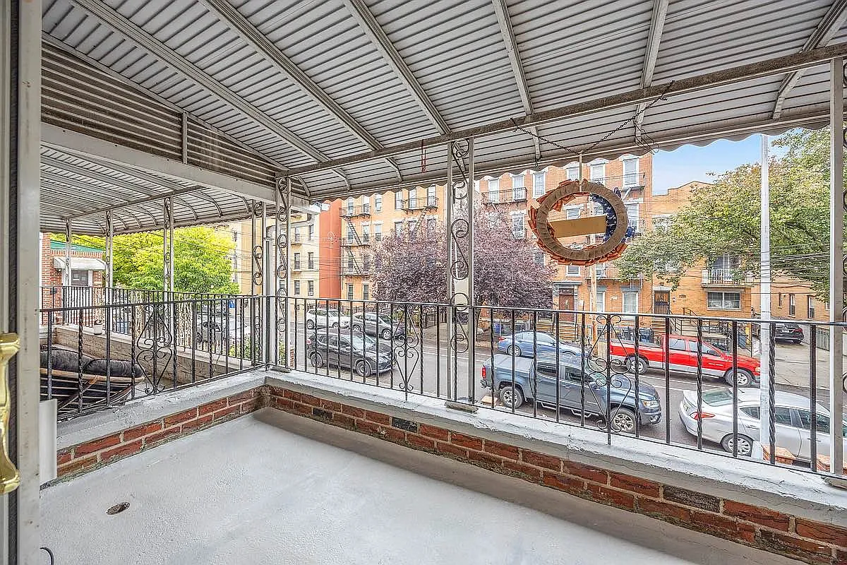 24-25 43rd Street — Photo 3