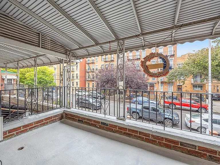2425 43rd St #2 — Photo 3