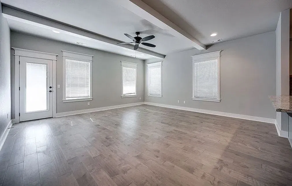 3 bed, 2.5 bath, 2005 sqft, $2,800 — Photo 2