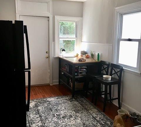 5th image of 348 Grover St