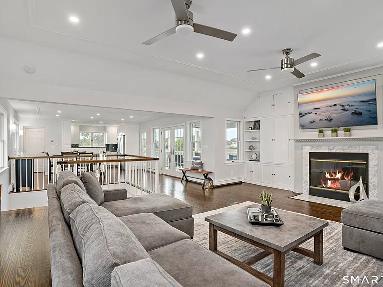 1016 Fairfield Beach Rd — Photo 15