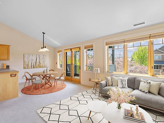 3rd image of 566 W Jefferson Ave