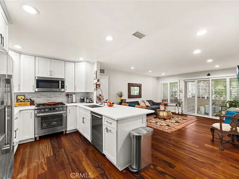 3860 Amberly Dr — Photo 12
