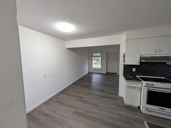 4th image of 2 Kayhans Dr