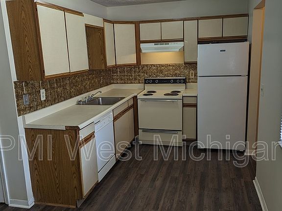 2nd image of 6060 In The Pines Dr SE