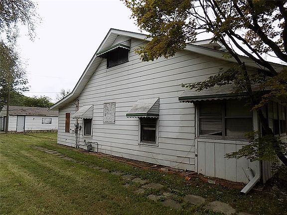 4th image of 1552 Nelson Ave