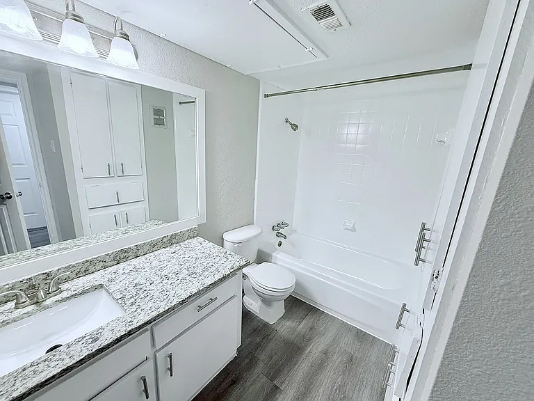B1 - 2BD, 1BA - 894SF - Bathroom