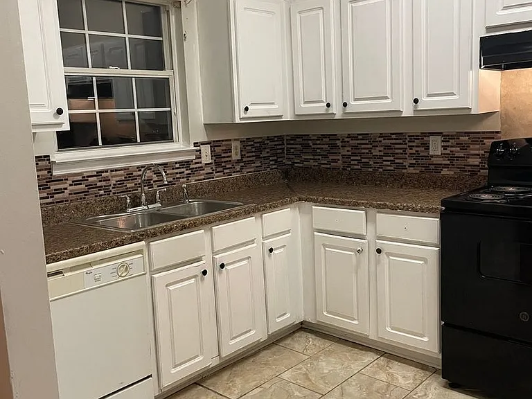 8140 Sterling Lakes Ct — Photo 3