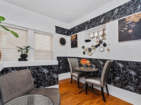 5th image of 1319 W Foster Ave