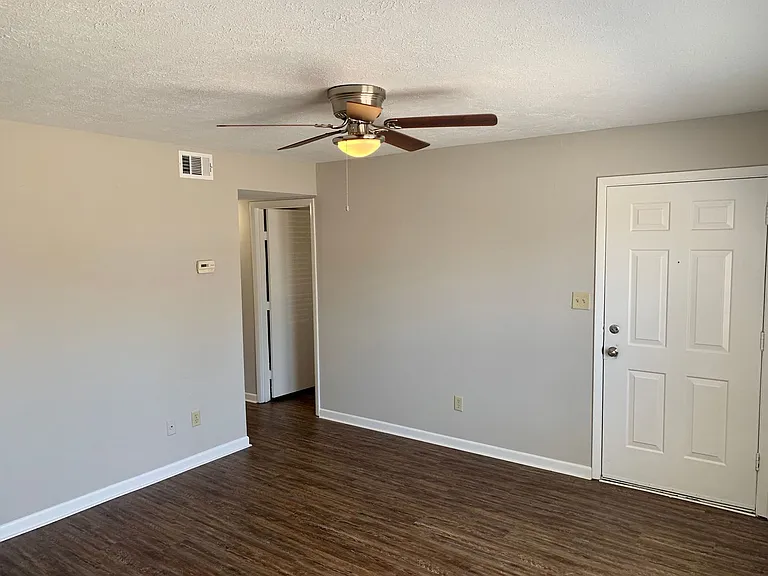 1120 Jefferson St — Photo 9