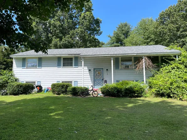 1 Cambridge Ct, Halfmoon, NY 12065